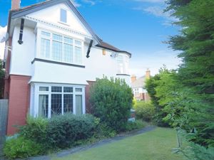 Front approach- click for photo gallery